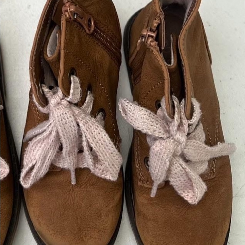 Brown kid Shoes with Pink Laces size 9
